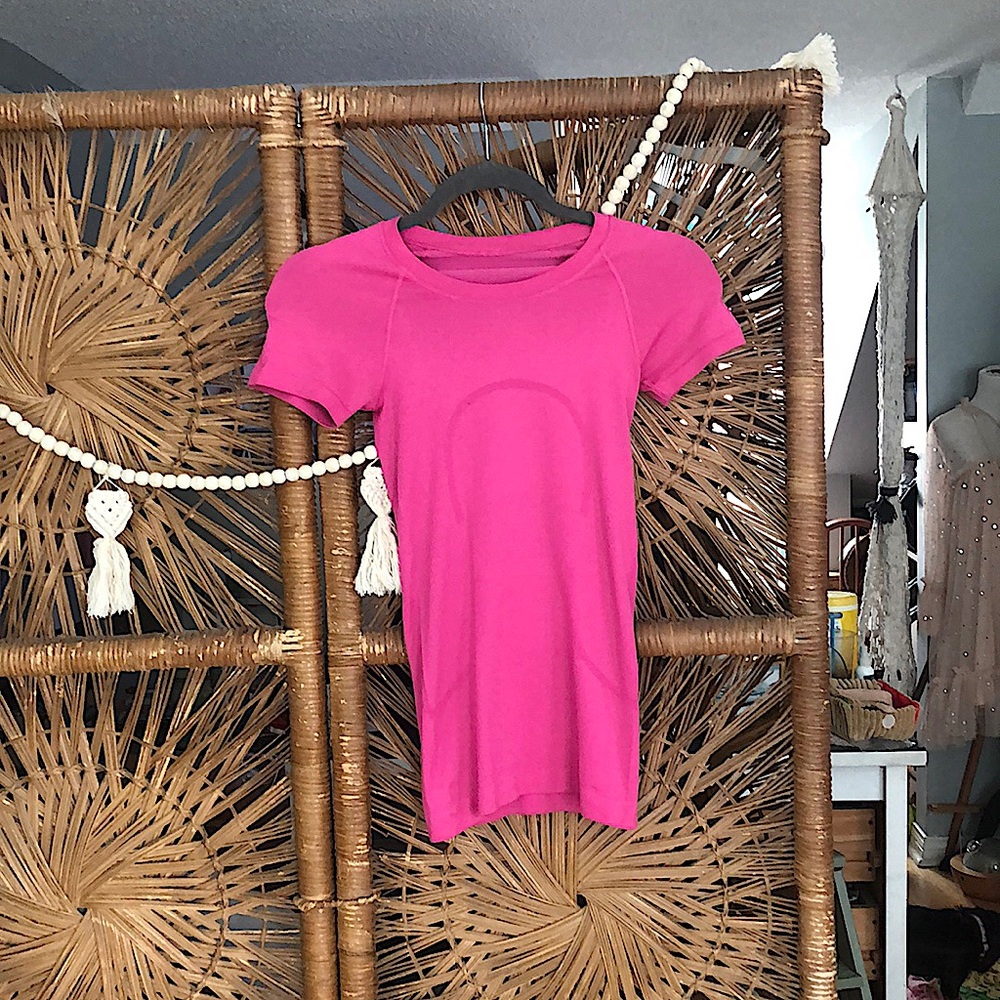 Lululemon Swiftly tech short length 2.0 shirt. Sonic Pink, worn, size 0